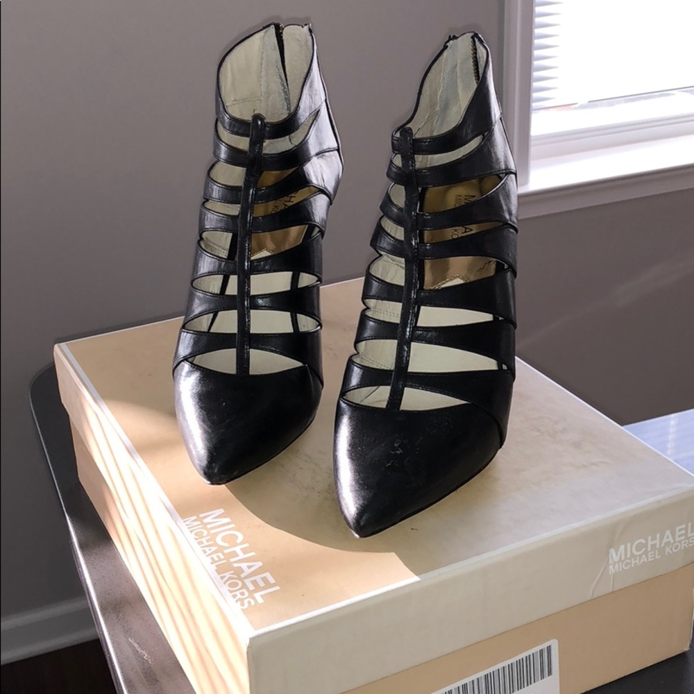 Black leather Michael Kors Heels